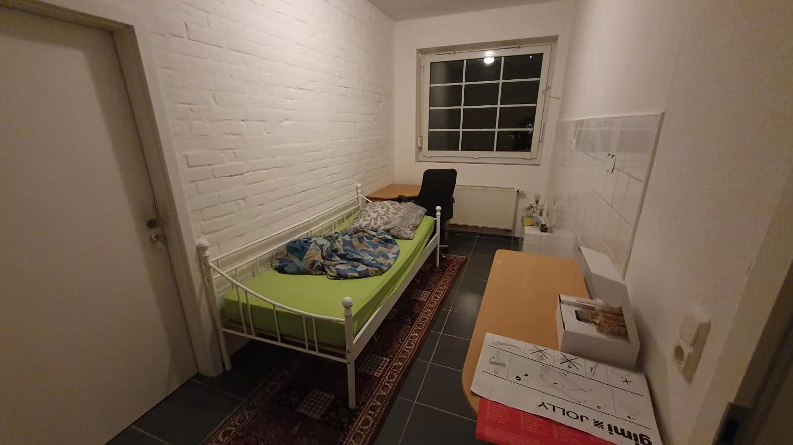 14 qm großes Zimmer Nr. 7 in 128 qm großer WG in Dülmen, mit Garten, möbliert, in Bahnhofsnähe, mit Zug 15 min. bis Münster Hbf