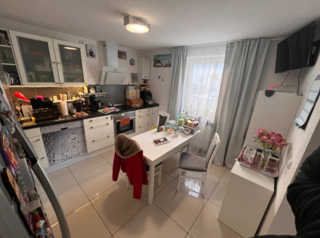 12 qm WG-Zimmer Nr. 3 direkt neben der Ruhr-Universität, 200 m von U-Bahn 35 Haltestelle Lennershof, möbliert, mit Garten, WG:2 Bäder, Kfz-Stellplatz, Waschmaschine, Trockner, Spülmaschine, Gemeinschafts-Küche, Fahrräder etc.