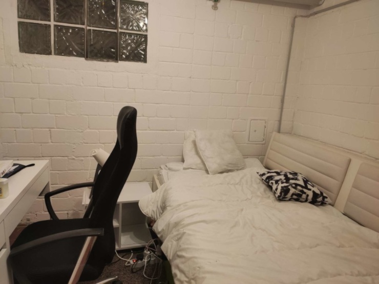 13 qm Parterre Zimmer und 10 qm anteiliger Gemeinschafts-Fläche in Luxus-Villa in Uni-Nähe